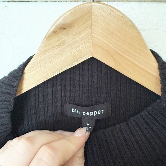 Blu Pepper Black Beige Striped Funnel Neck Sweater Cap Sleeve Knit Top Size L - Picture 4 of 7